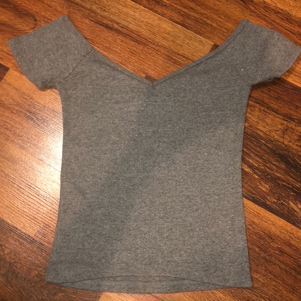 Gray fitted crop top